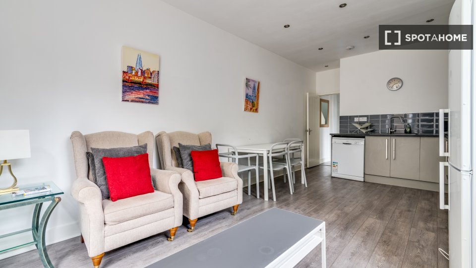 Apartment London, 2 beds — photo 18