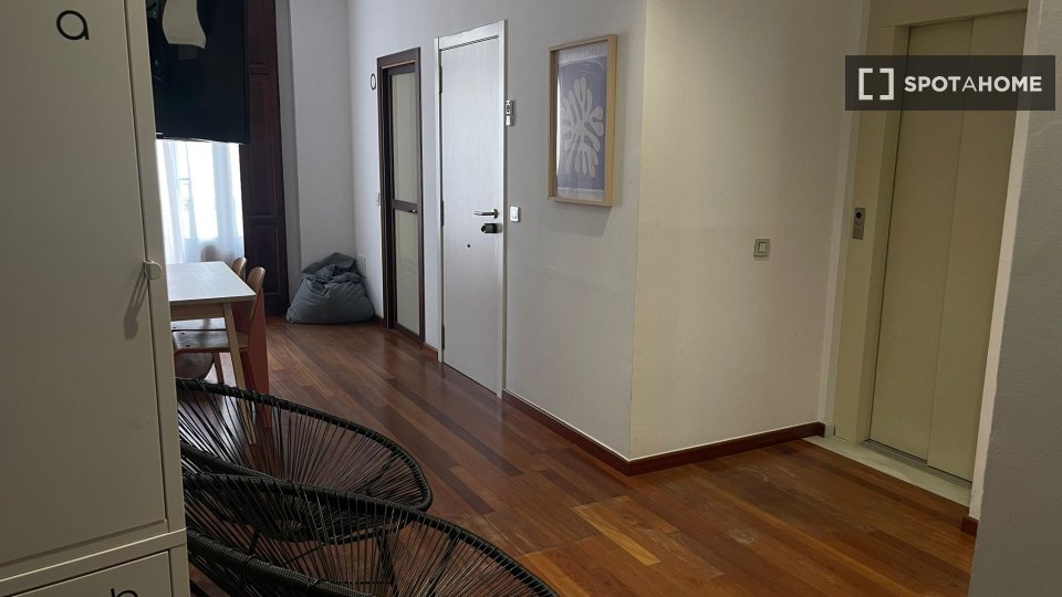Double room Valencia, 1 bed, 150m² — photo 5