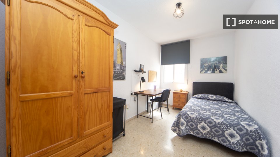Double room Granada, 4 beds — photo 19