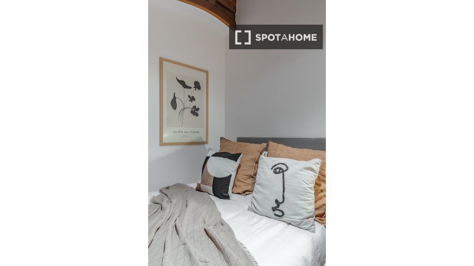Double room Madrid, 10 beds, 173m² — photo 68