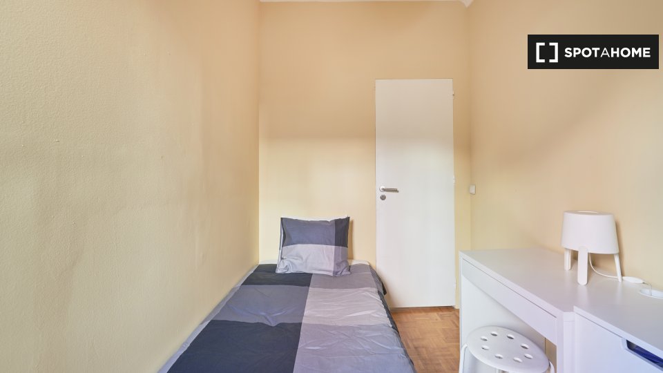 Double room Lisbon, 6 beds — photo 13
