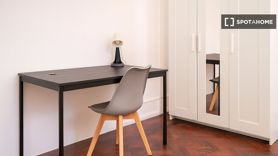 Double room Lisbon, 4 beds — photo 42