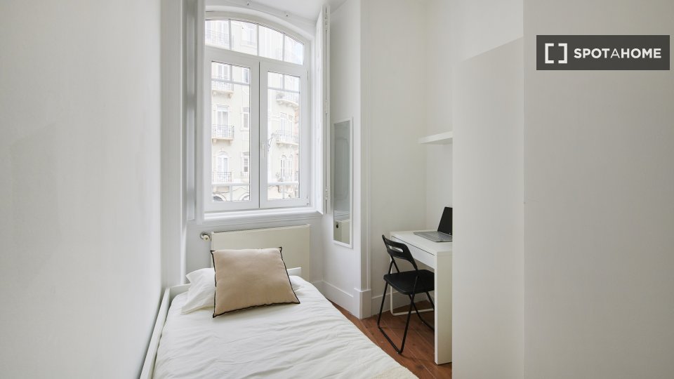Double room Lisbon, 9 beds — photo 12