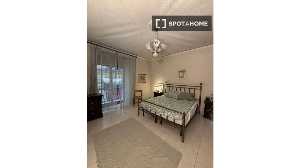 Double room Naples, 2 beds — photo 22