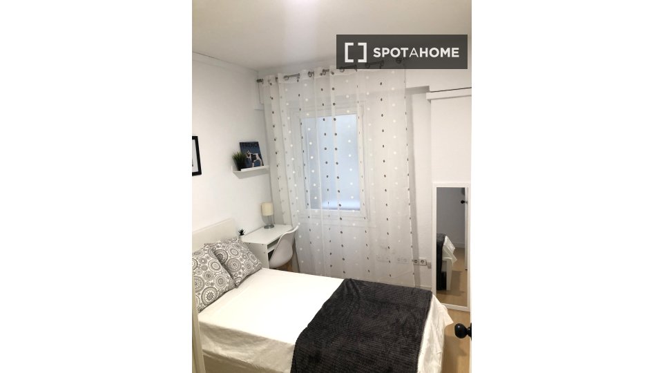 Double room Madrid, 4 beds, 100m² — photo 3