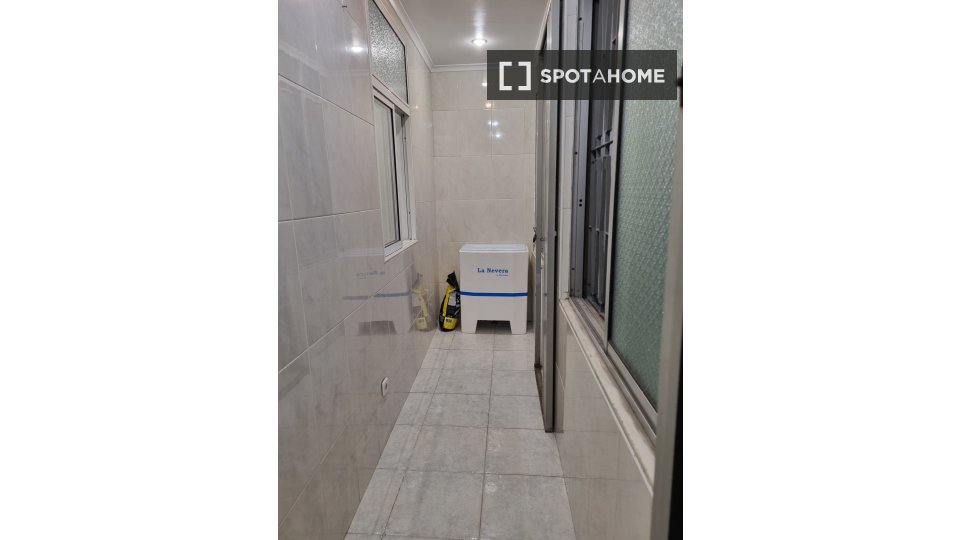 Apartment Lisbon, 3 beds, 96m² — photo 9