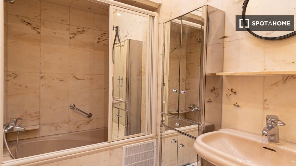 Double room Barcelona, 9 beds, 210m² — photo 17