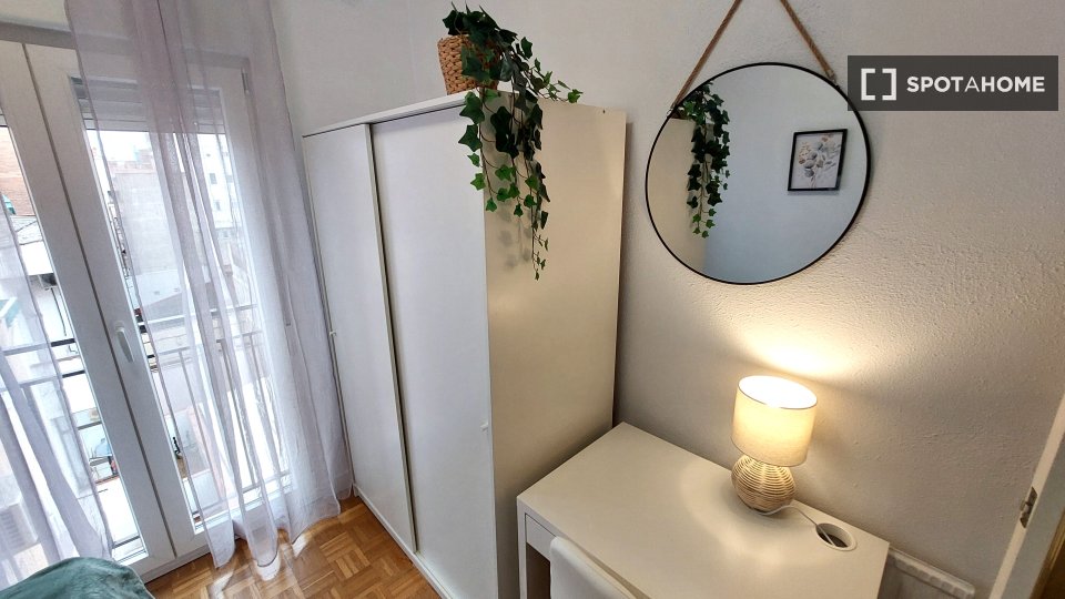 Double room Madrid, 4 beds, 61m² — photo 1