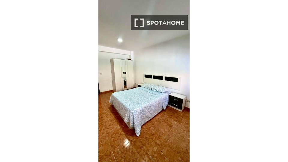 Double room Madrid, 3 beds, 80m² — photo 8