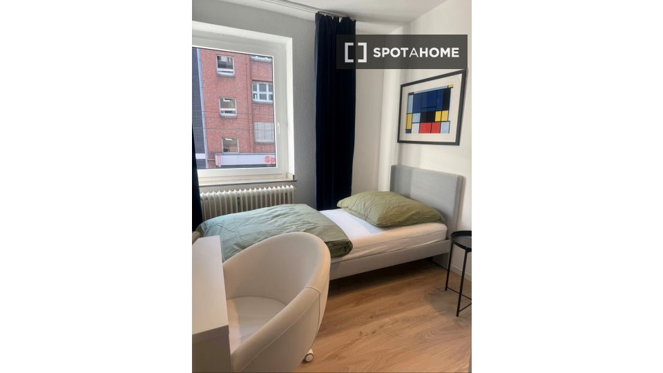 Double room Dusseldorf, 4 beds, 100m² — photo 8