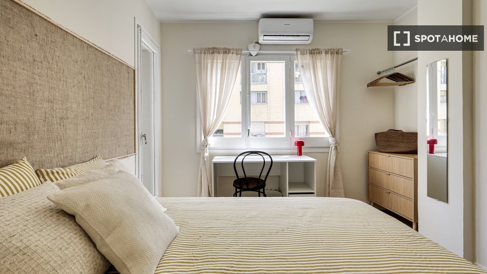 Double room Barcelona, 4 beds, 85m² — photo 20