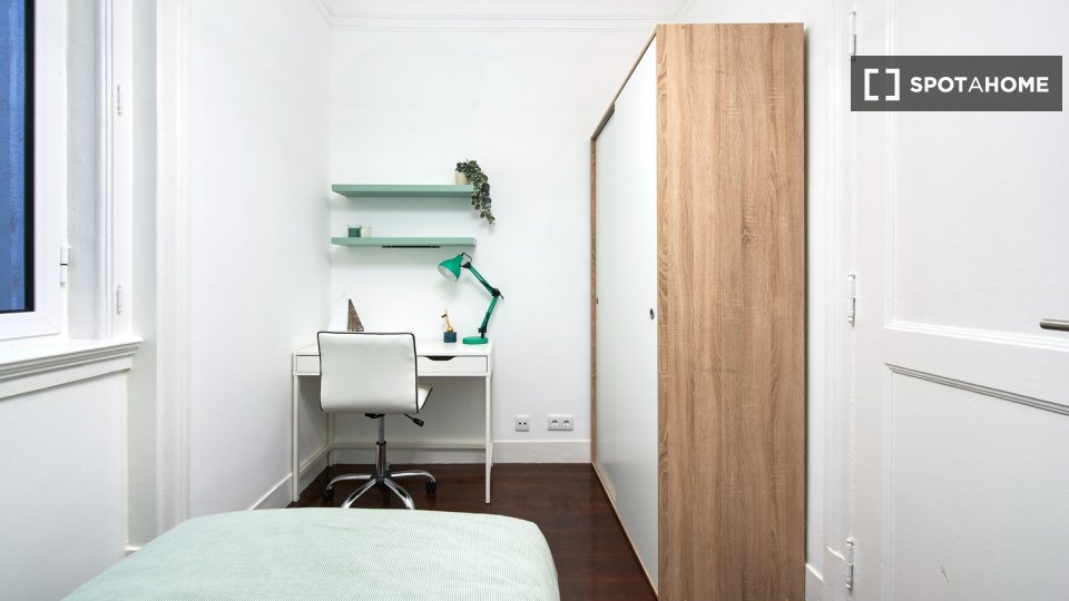 Double room Lisbon, 8 beds — photo 35