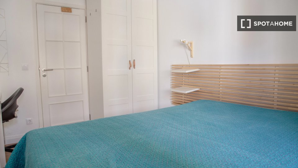 Double room Lisbon, 6 beds — photo 11