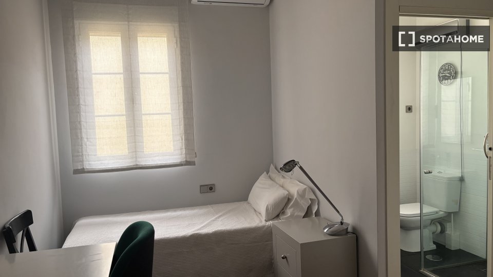 Double room Madrid, 3 beds, 160m² — photo 54