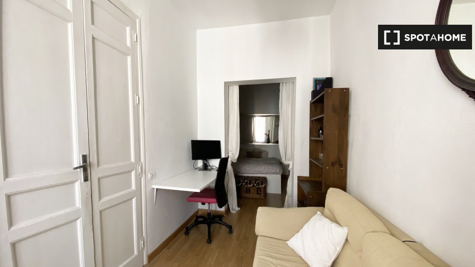 Double room Madrid, 3 beds — photo 12