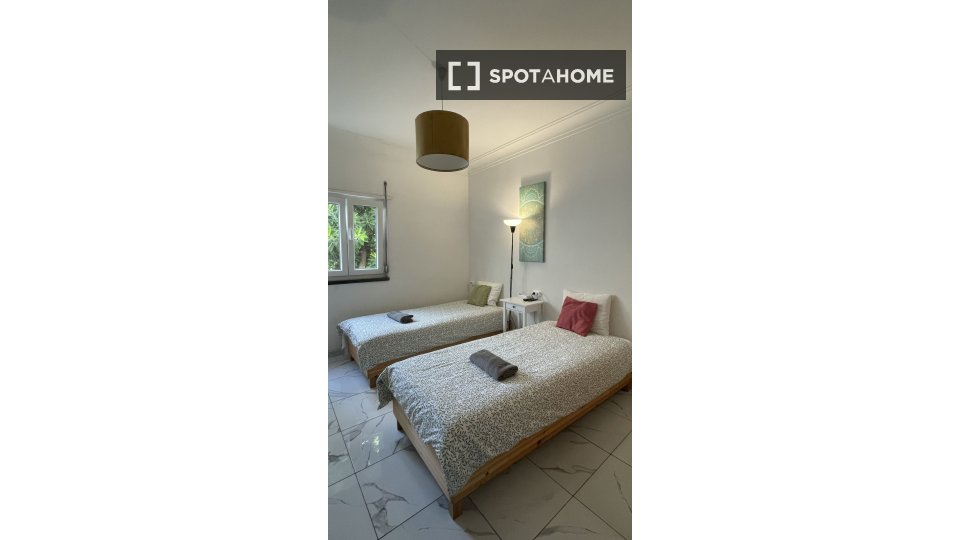 Double room Lisbon, 4 beds, 15m² — photo 6