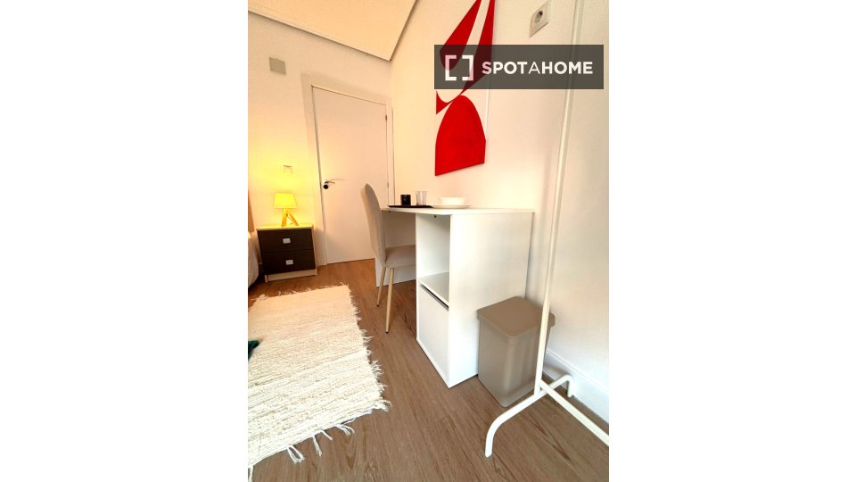 Double room Madrid, 7 beds, 160m² — photo 43