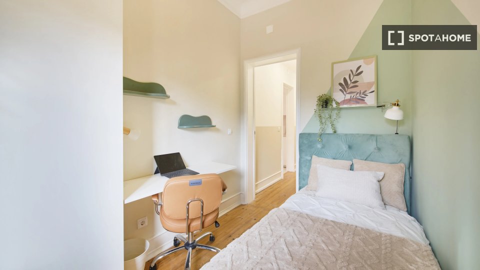 Double room Lisbon, 6 beds — photo 10