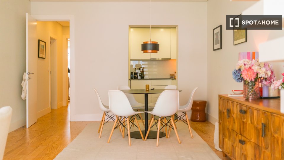 Apartment Lisbon, 3 beds, 154m² — photo 1