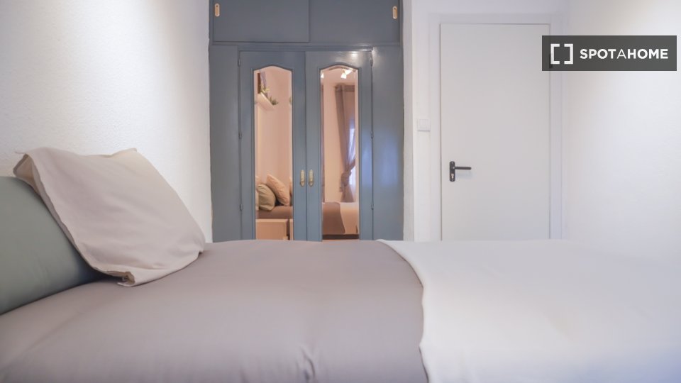 Double room Madrid, 5 beds — photo 11