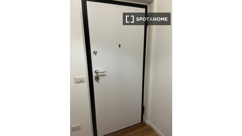 Double room Milan, 3 beds, 80m² — photo 3