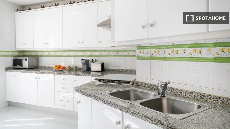 Double room Alicante, 5 beds — photo 13