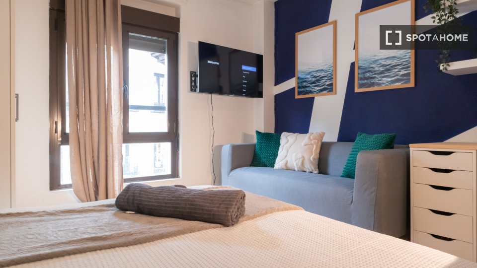 Double room Madrid, 7 beds, 140m² — photo 20