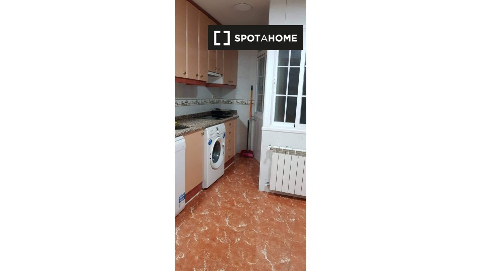 Double room Madrid, 2 beds — photo 6