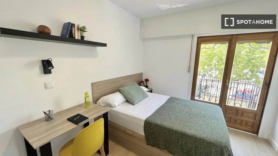 Double room Madrid, 6 beds — photo 14