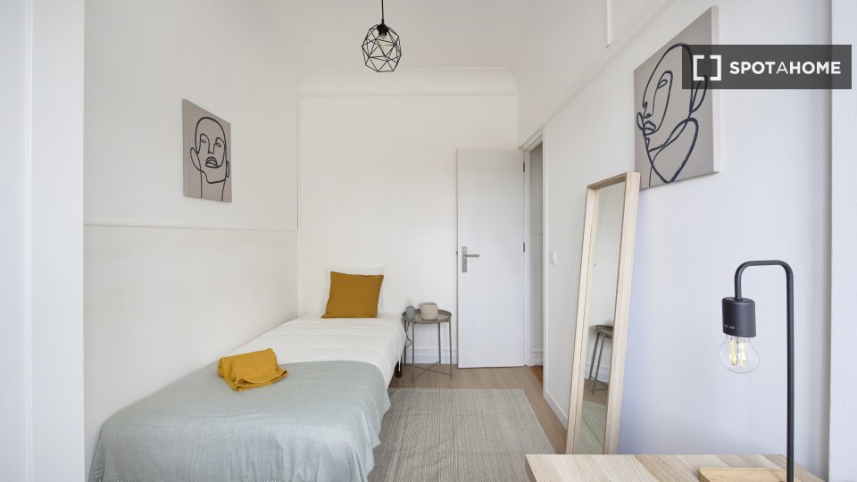 Double room Lisbon, 9 beds — photo 9