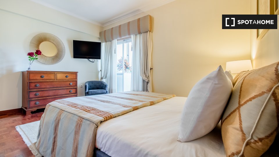 Apartment Lisbon, 3 beds — photo 14