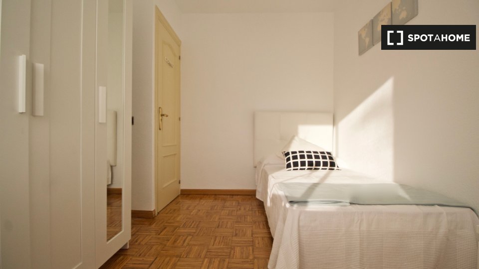 Double room Madrid, 4 beds, 120m² — photo 20
