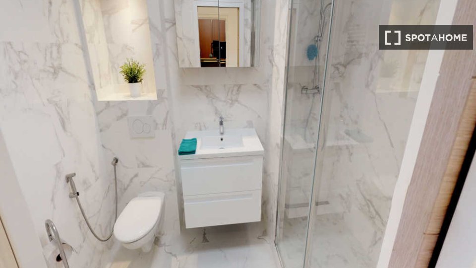 Double room Paris, 5 beds, 110m² — photo 9