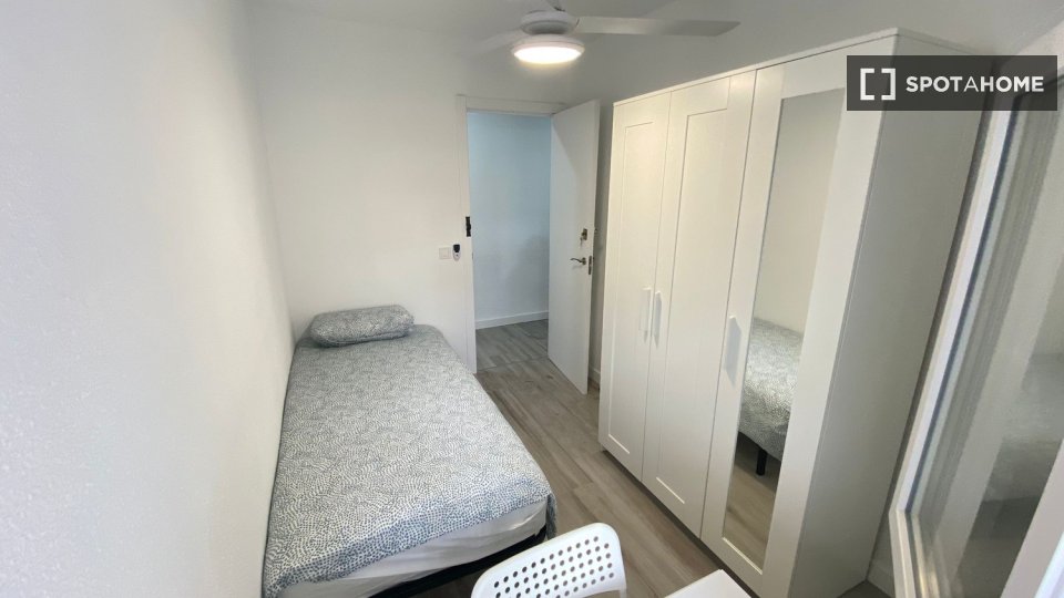 Double room Madrid, 4 beds — photo 13
