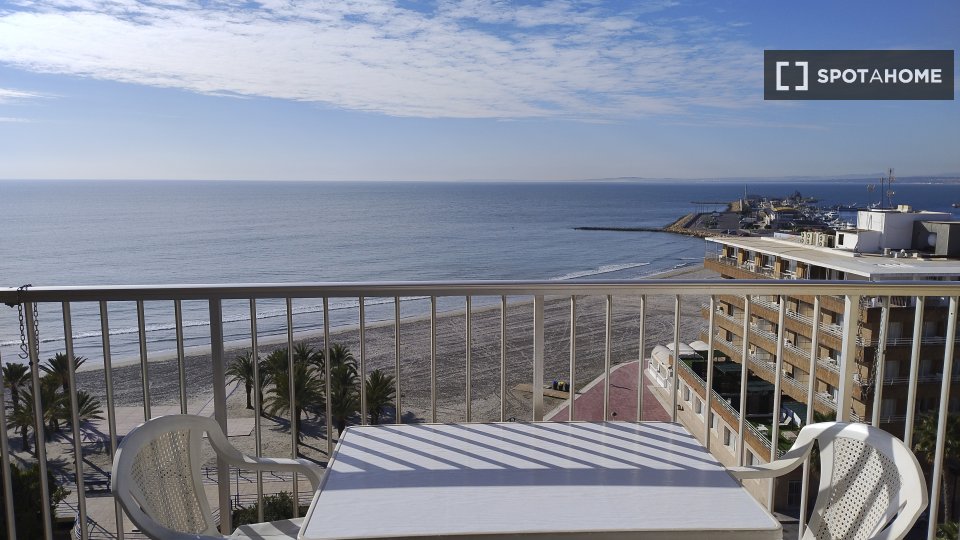 Apartment Alicante, 4 beds, 100m² — photo 10