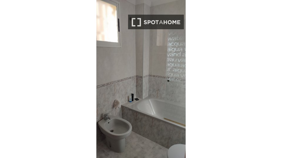 Apartment Valencia, 2 beds, 56m² — photo 5