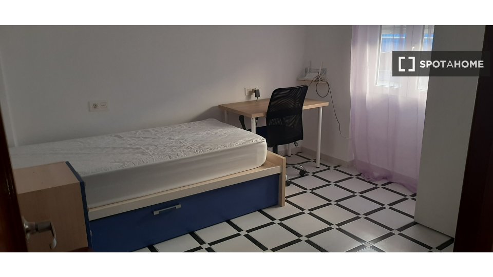 Double room Granada, 4 beds, 80m² — photo 2