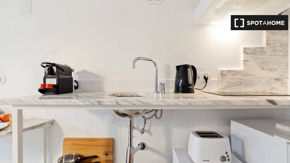 Apartment Lisbon, 1 bed — photo 2