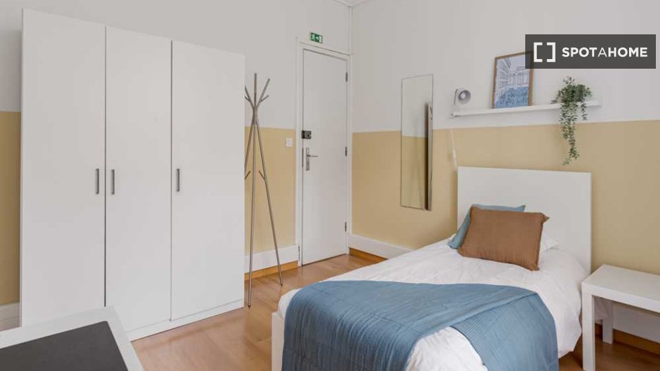 Double room Lisbon, 13 beds — photo 11