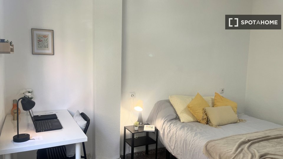 Double room Valencia, 4 beds, 100m² — photo 18