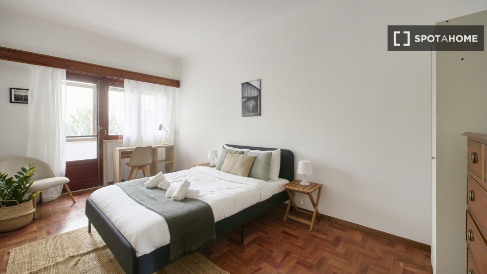 Double room Lisbon, 4 beds — photo 10