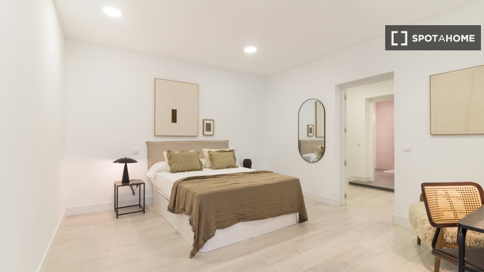 Double room Madrid, 8 beds, 240m² — photo 20
