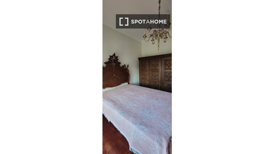 Double room Lisbon, 1 bed — photo 8