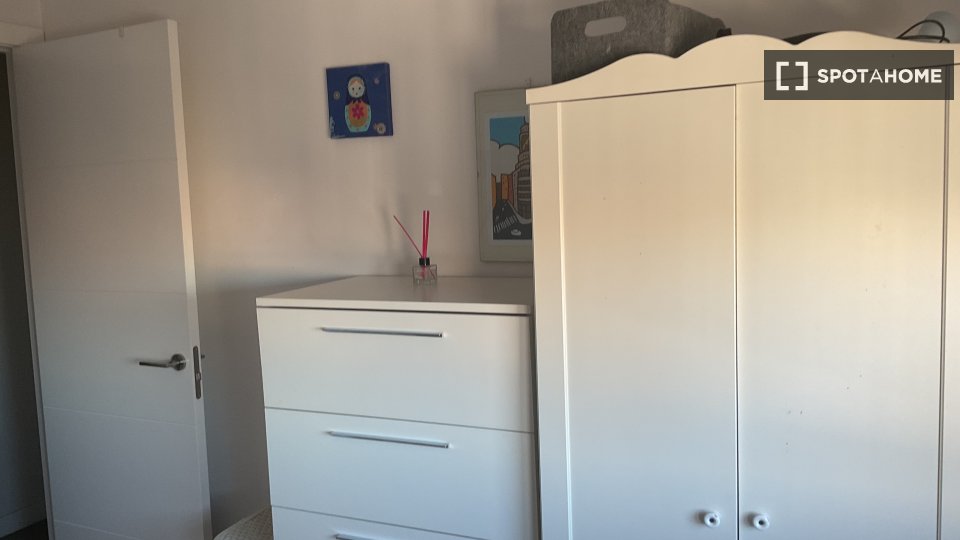 Double room Madrid, 5 beds, 130m² — photo 12