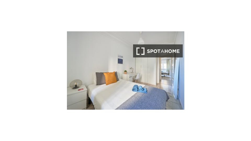 Double room Lisbon, 4 beds — photo 13