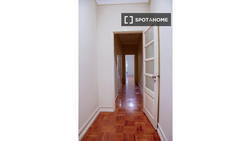 Double room Lisbon, 6 beds — photo 7