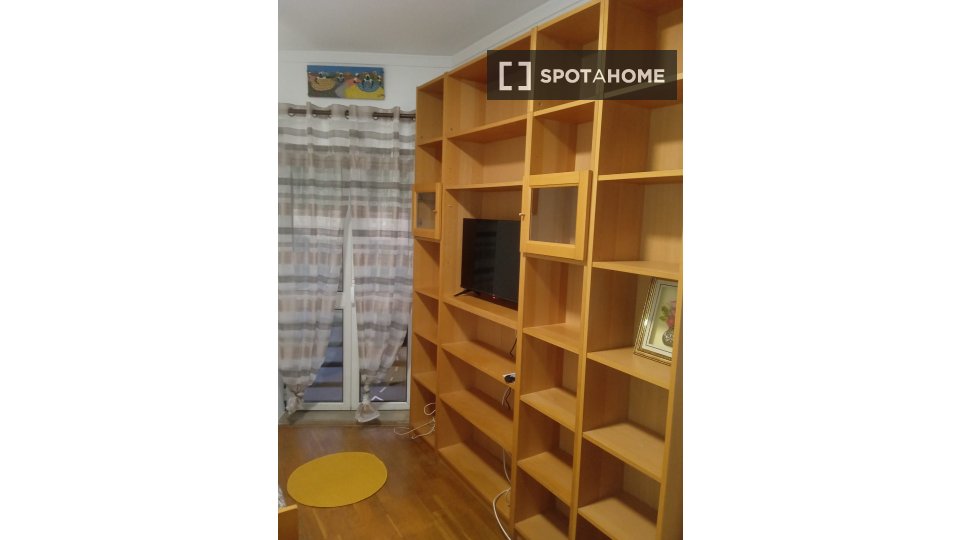 Double room Lisbon, 4 beds, 12m² — photo 19