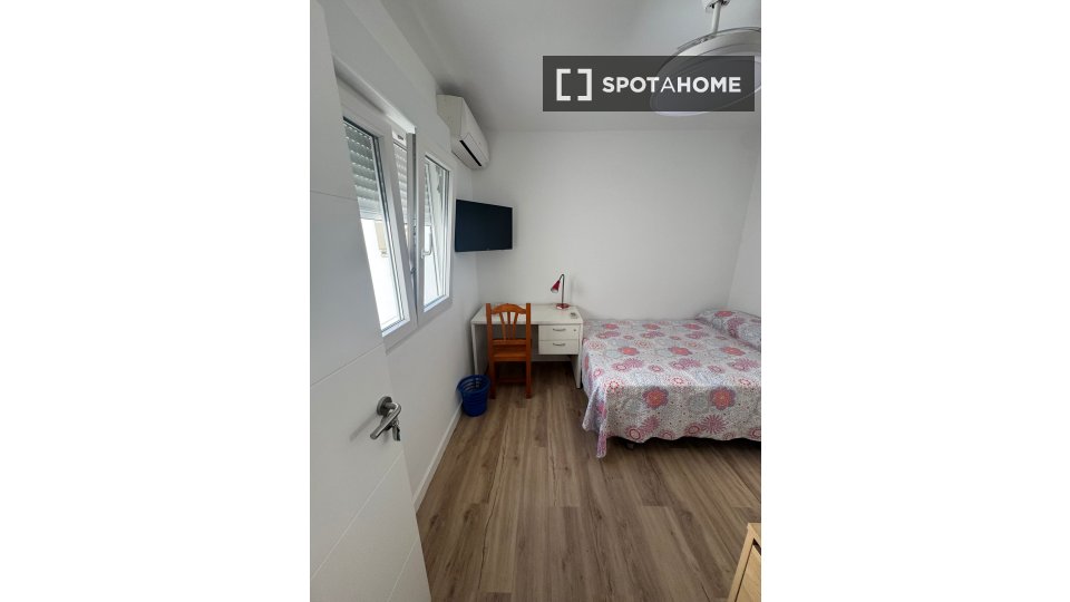 Double room Malaga, 8 beds, 270m² — photo 32