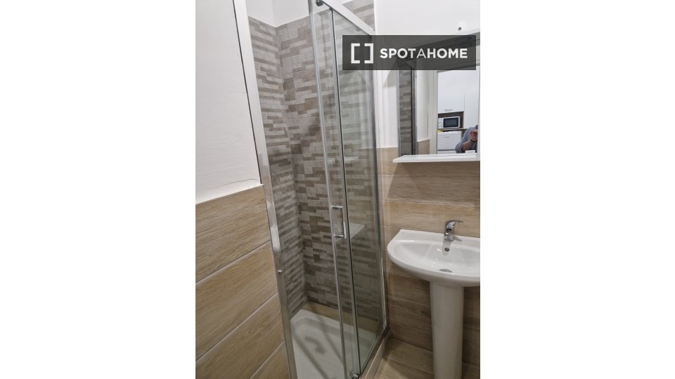 Double room Turin, 1 bed, 28m² — photo 11