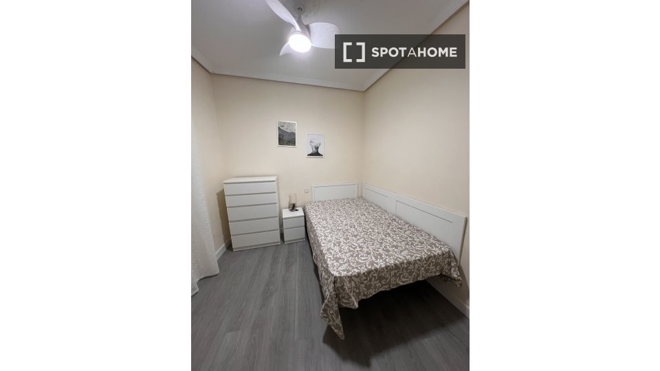 Double room Madrid, 8 beds, 275m² — photo 12